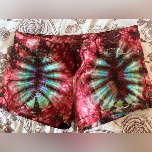 Gypsy Rose tie-dye shorts - Picture 1 of 3